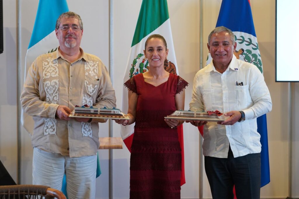 Gira Sheinbaum 15Ago11