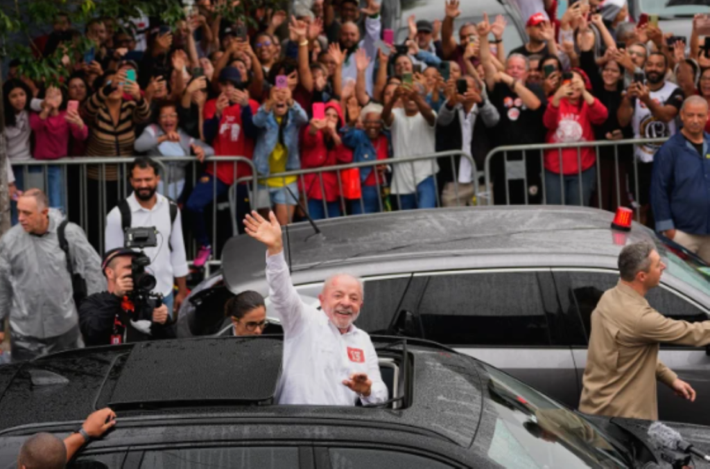Lula Gana 25Oct3